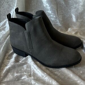 NWithout Box SUN & STONE GRAY ANKLE BOOT 9.5 M